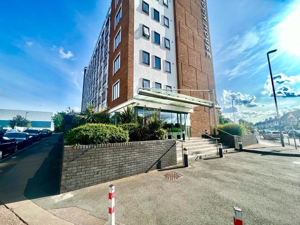 Beautiful 1 Bedroom Stylish Apartment Croydon Eksteriør bilde